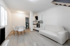 White Magnolia Apt Oristano